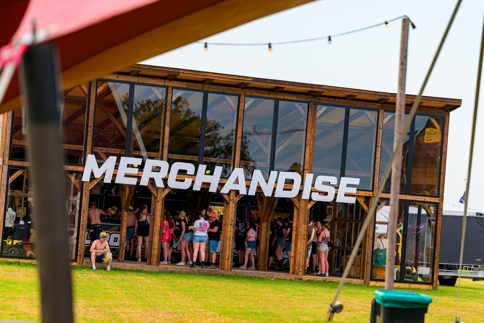 Merchandise-store van Made's Powerweekend